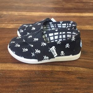 Tom’s Velcro Slip-ons Children’s size 5